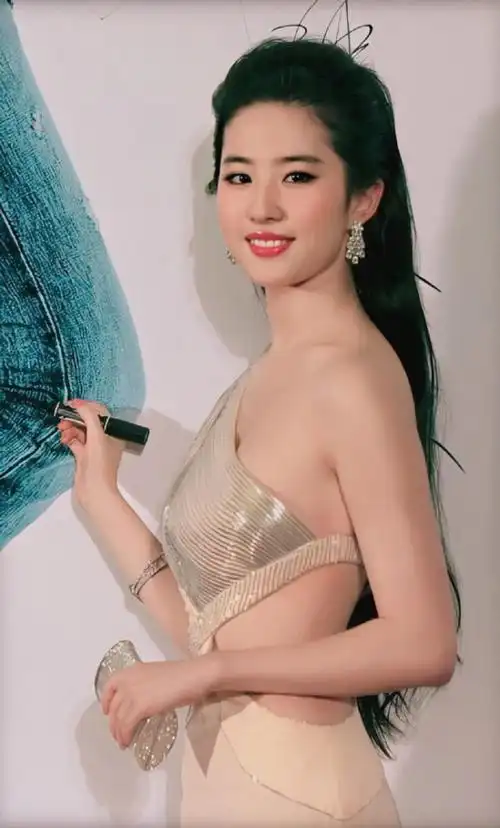 有种坐姿叫刘亦菲穿高跟鞋别人这样坐是没气质她却显优雅