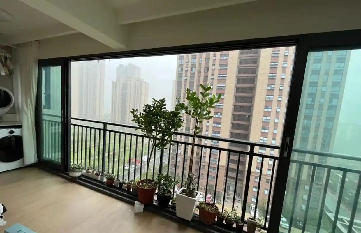 让我看看谁还不知道用推拉门封阳台!