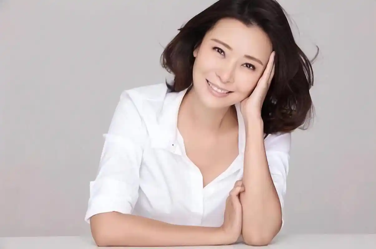 柯蓝曾捧李亚鹏,却遭背叛;还为黄志忠背了14年小三的锅至今未婚