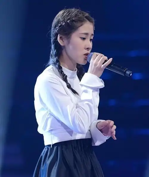 2021年,娱乐圈突然掀起了一阵轩然大波,有消息人士爆料称张碧晨为孩子