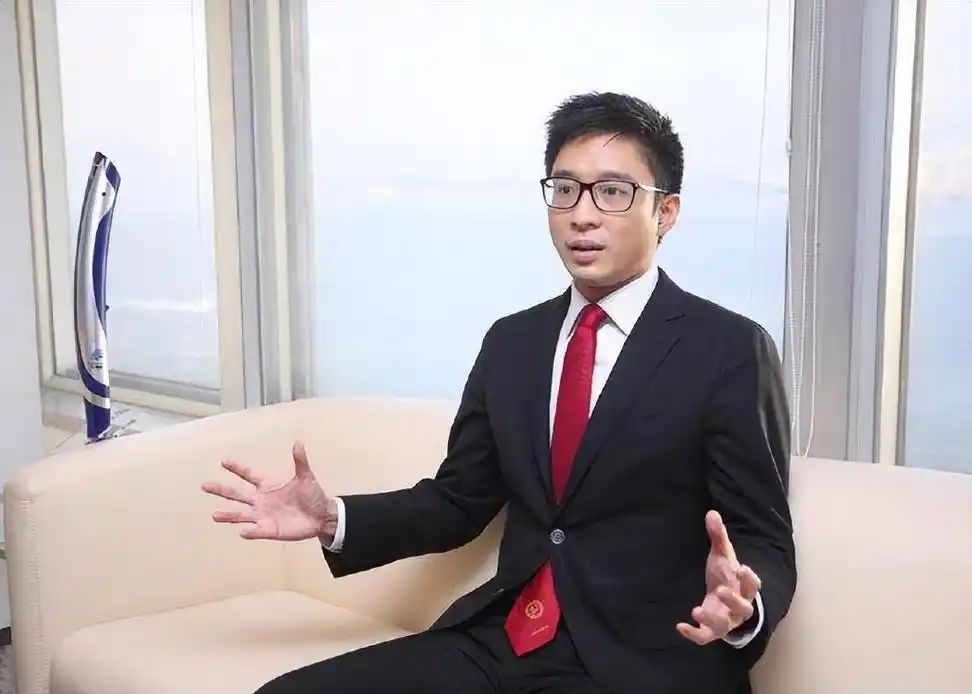 中国香港男足爆冷,成功击败了伊朗入4强,霍启山成为了大赢家