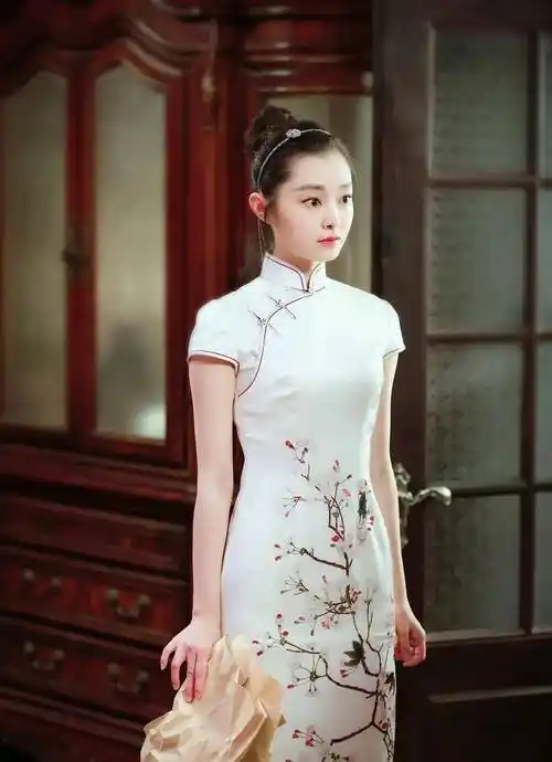 身穿旗袍女星,倪妮惊艳,杨幂柳岩美出天际_感觉_造型_女性