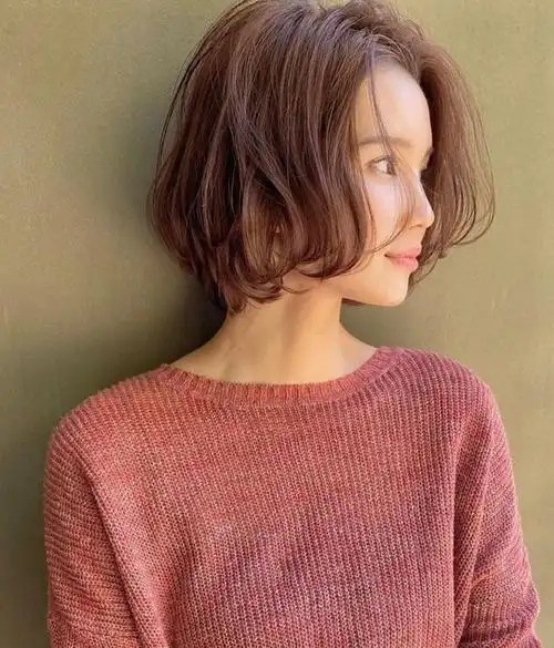 60岁阿姨选择什么发型显年轻5款减龄发型时髦好气质