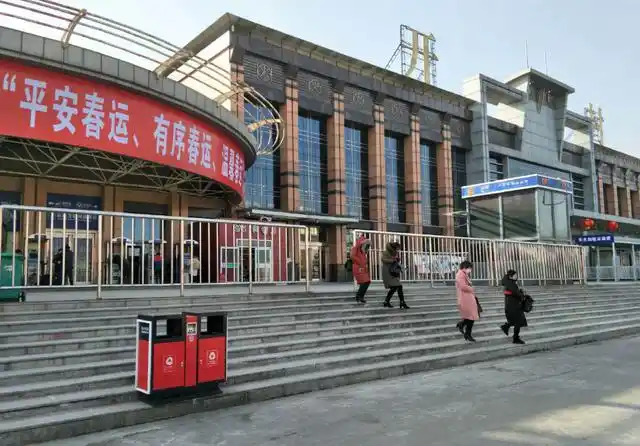 虽然我对这个地方并不陌生,偶有经过,但大概有10多年没在此乘坐过火车