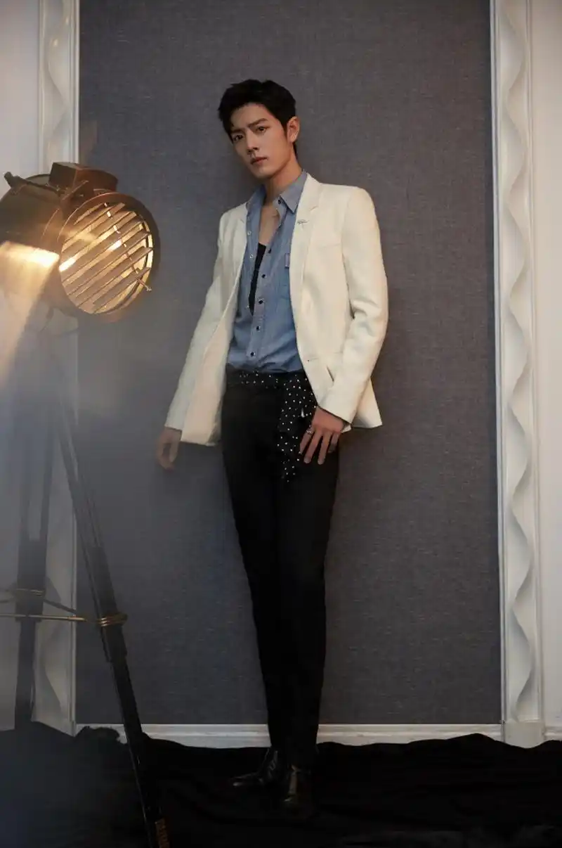 不同风格,都能很好的展示出来. #肖战# #肖战穿搭