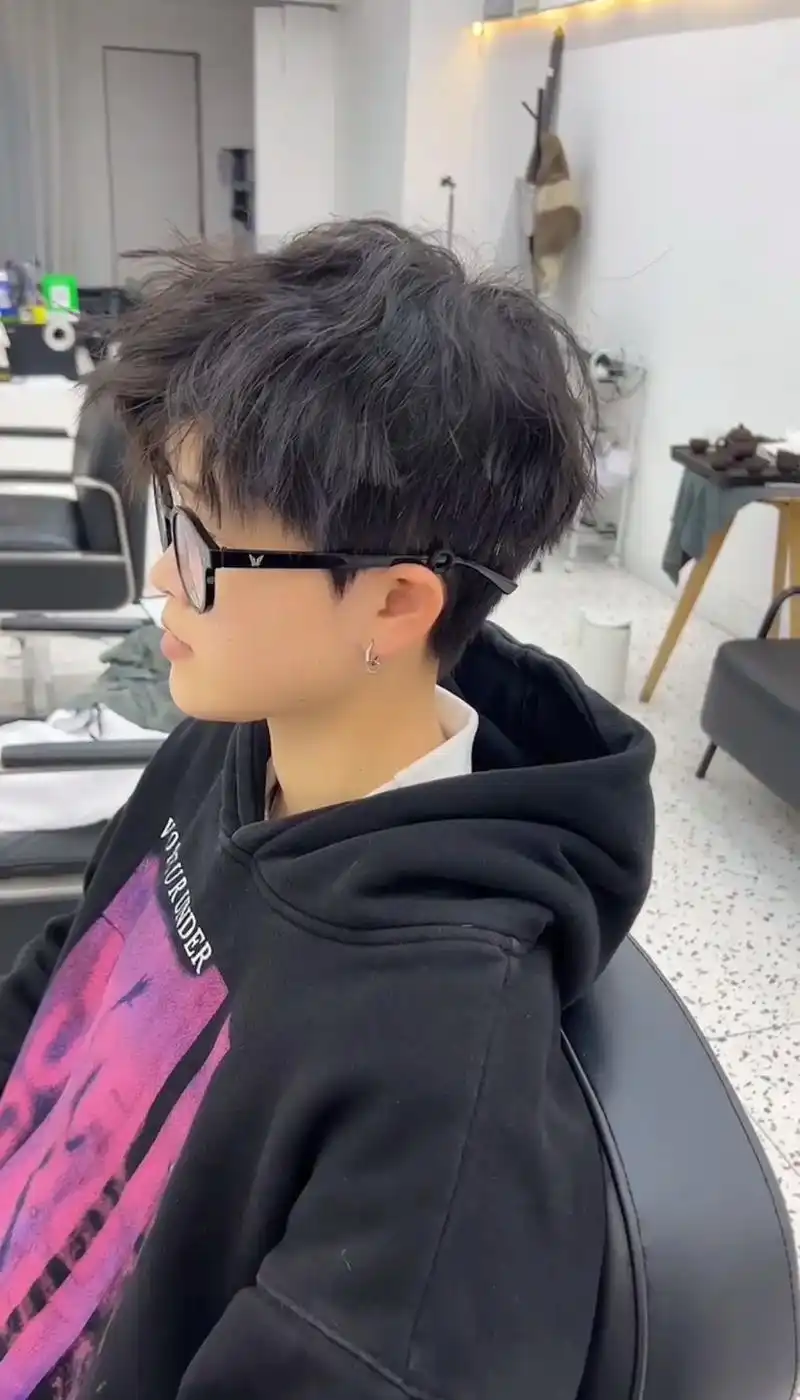 男生推荐超帅发型束状纹理烫漫画感发型. - 抖音