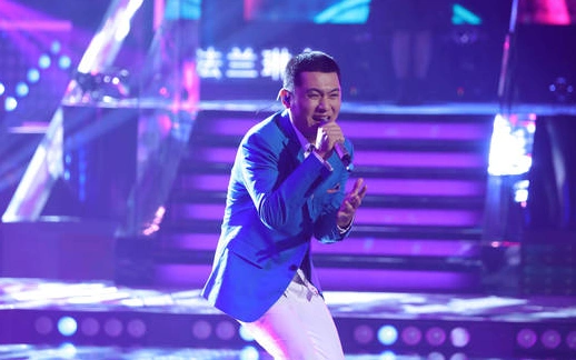 圣诞前夕,成名于《中国新歌声》比赛的海南歌手赵小熙传出新动作,为