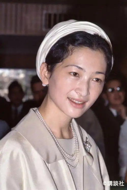 美智子皇后到底有多美?她一人承包日本皇室颜值,尽显东方优雅