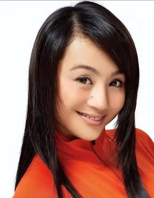 就在李咏去世后,央视名嘴曹颖也传出"坏消息",深夜晒出病床照