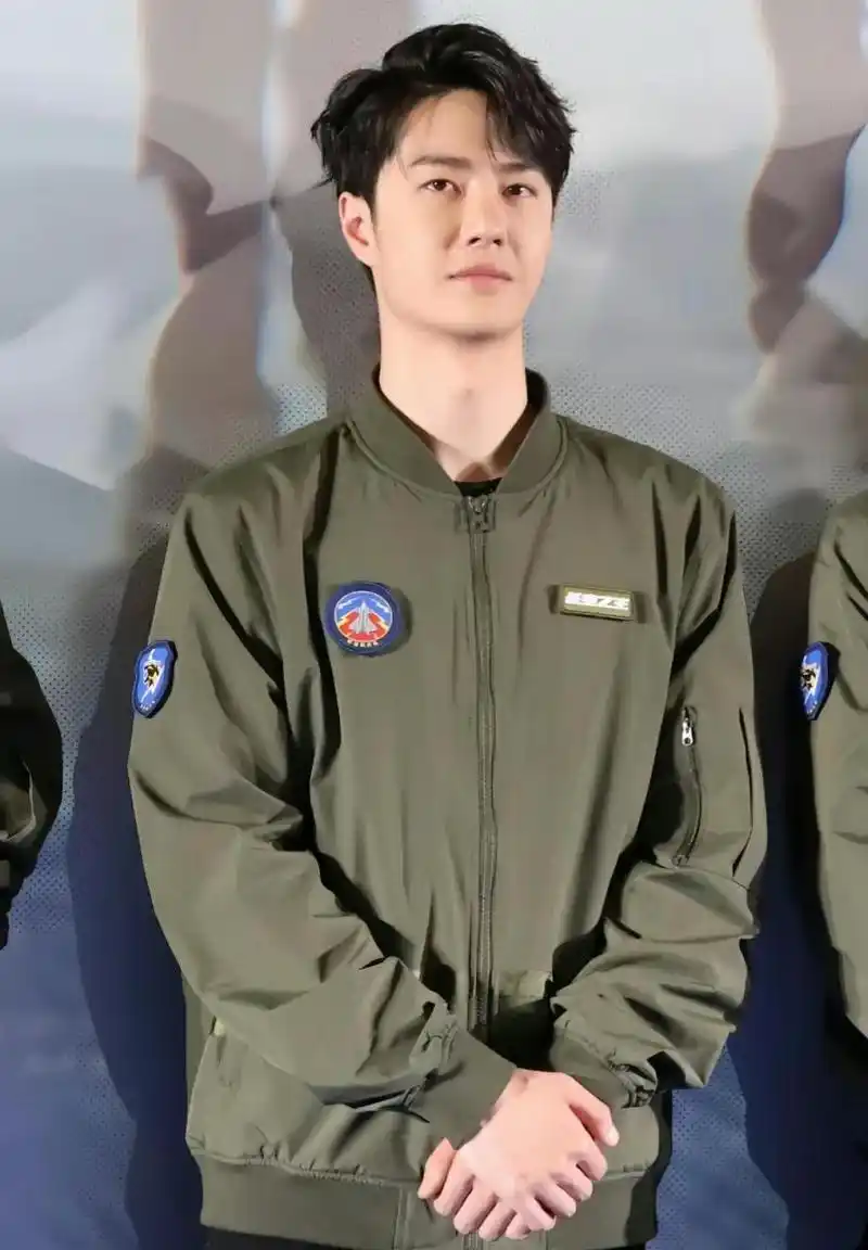 王一博是很瘦很好看的,现场生图的状态很绝.