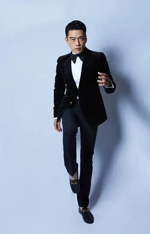 王耀庆出席凤凰网时尚之选颁奖盛典斩获年度时尚跨界演员