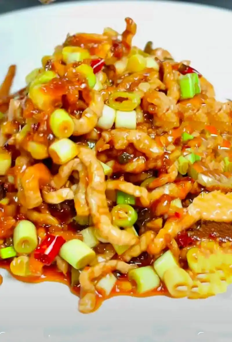 经典川菜热菜系列里面最有,挑战性的就是鱼香肉丝既不是荔枝味