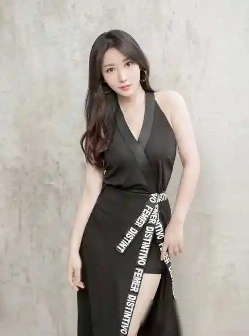 43岁柳岩婚姻的谜题是才华照亮前程还是年龄成谜