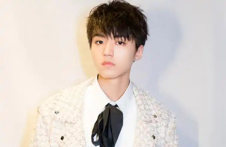 王俊凯最新时尚壁纸偶像明星王俊凯