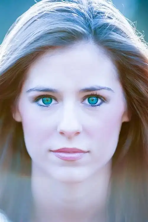 蓝眼睛的女孩,头发,背光 iphone 壁纸