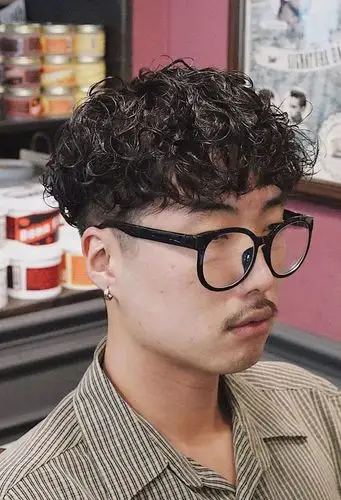 男生最拉风亮眼的短卷发气场十足的男生短发示范