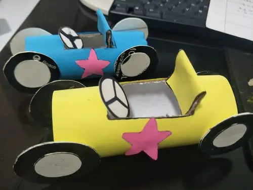 其它 亲子手工:纸巾筒小汽车 写美篇下面,我们一起来看看小汽车制作的