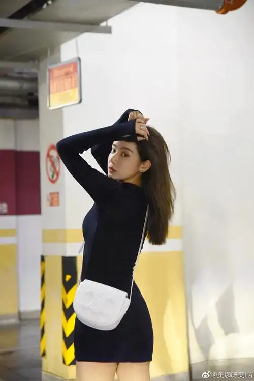 美女篮球主播美娜生活照 黑色裹身裙显身材(组图)——上海热线体育