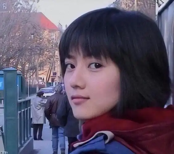 高圆圆"高中旧照"被曝出,班主任:至少10个班的男生追过她!