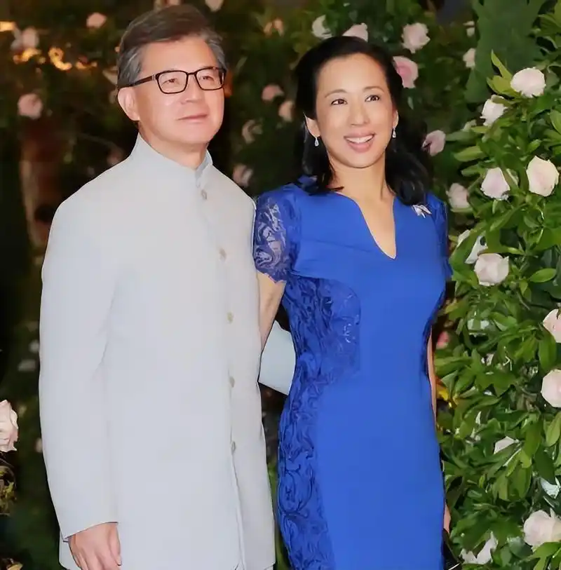 罗康瑞好福气:头婚娶贤妻净身出户,二婚娶真爱朱玲玲不要他分毫