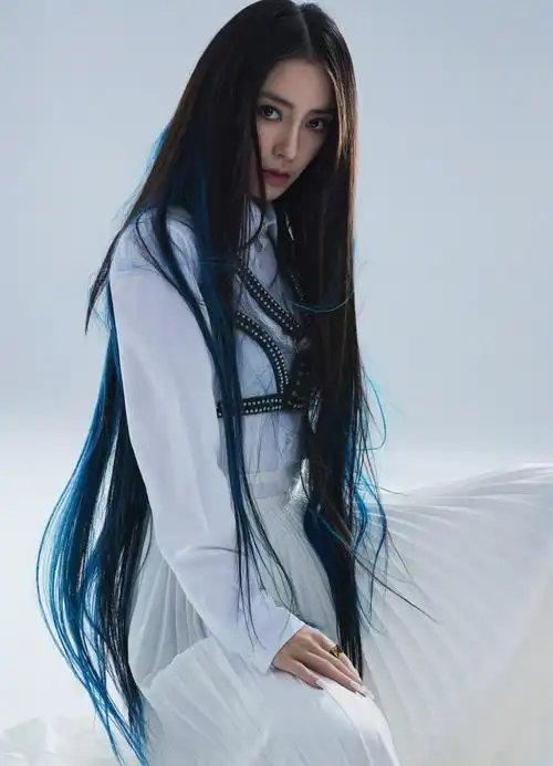 angelababy孔雀蓝长发性感写真