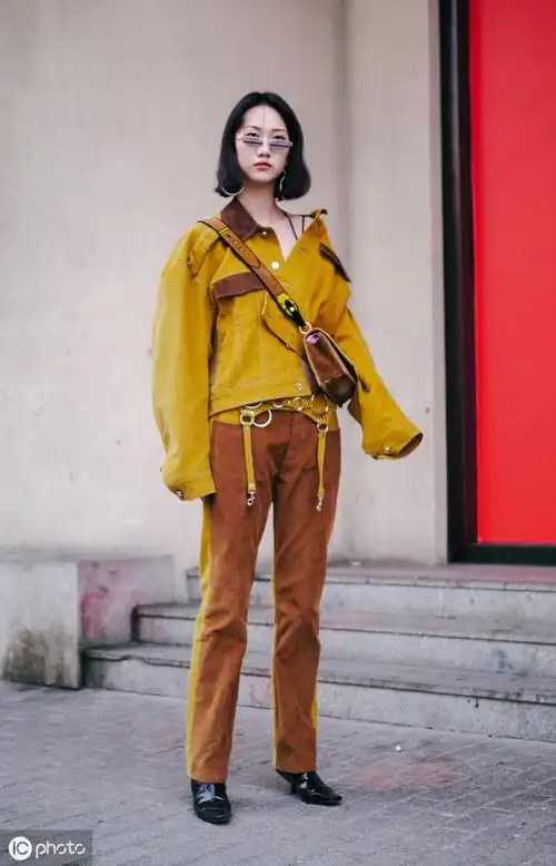 金色配什么颜色好看(金色系服饰搭配技巧大全)-梦路生活号