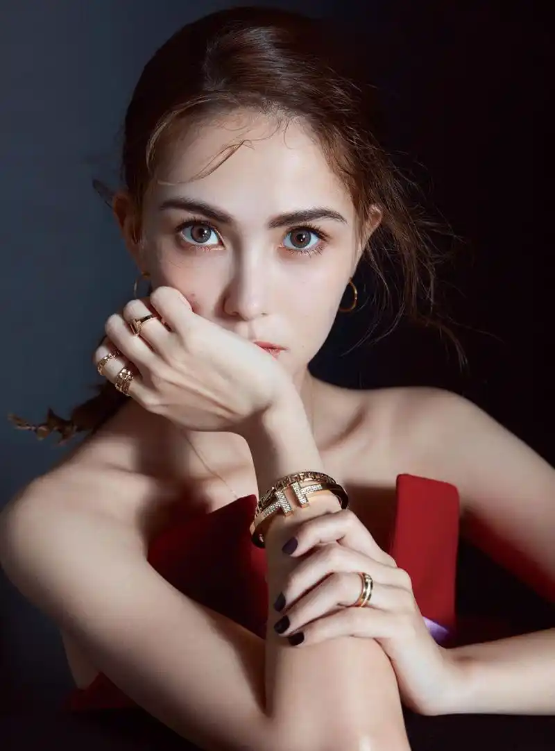 昆凌高颜值时尚性感杂志写真图片47