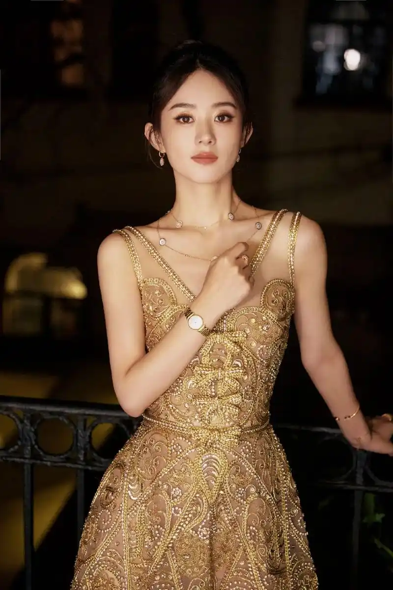 赵丽颖颁奖礼服 - 抖音