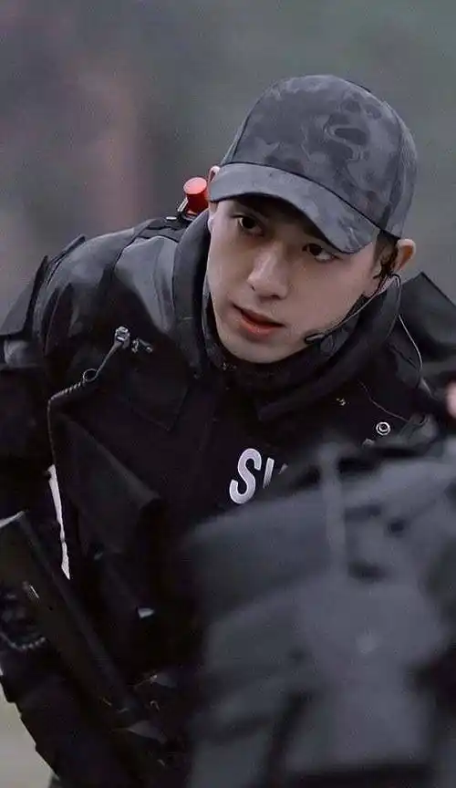 10位男星担当特警!