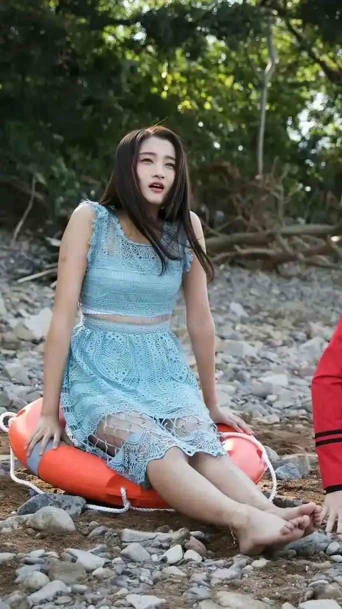 几近素颜的关晓彤,现实中美的自然!