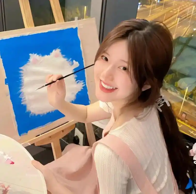 赵露思真人头像 - 抖音