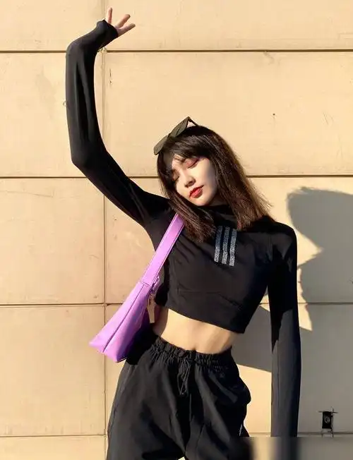 the9穿露脐装,许佳琪安崎秀出"a4腰",而她是"小腰精"本精|小蛮腰|the9