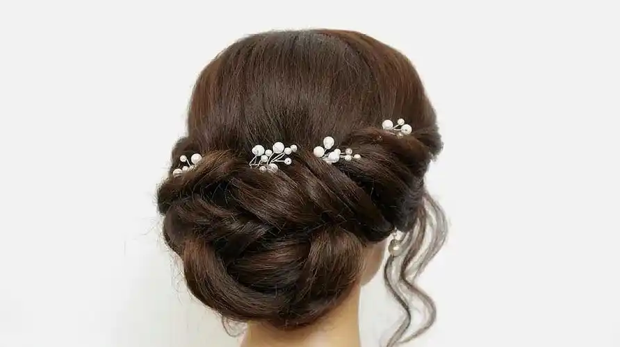 40岁的女人这样盘发,看上去更加有魅力,这款发型喜欢吗