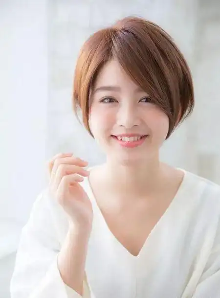 40岁圆脸的女生适合什么短发发型图片