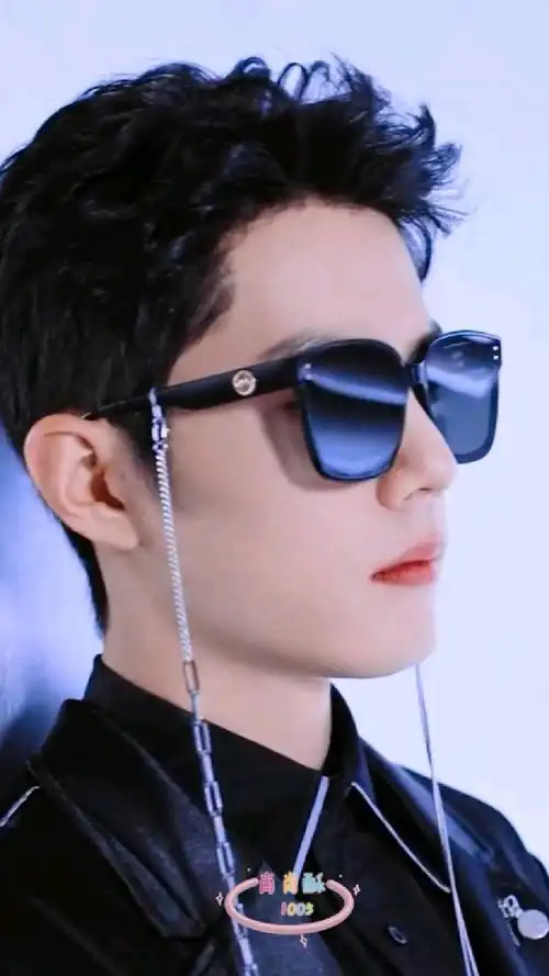 陌森真的赢麻了,肖战戴眼镜实在是太有魅力了