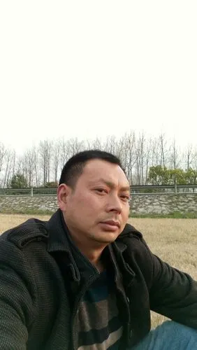 四十岁的老男人!