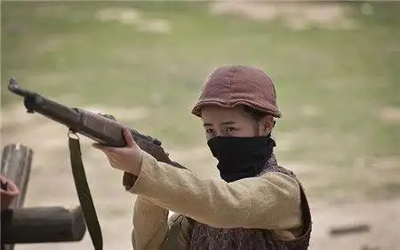 《面具侠》横店热拍 张子枫首次挑战侠女