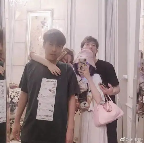 偶像练习生第二季来了朱正廷手包挡脸林瑾分手撕逼阿沁uu真友情李蒽熙