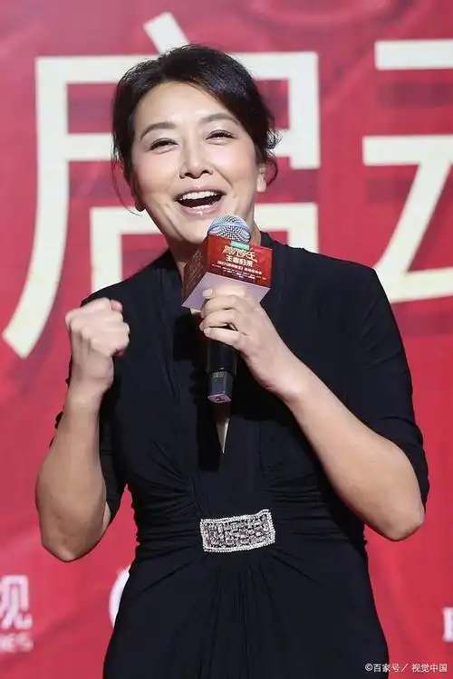 中国著名女演员和歌手江珊:才华绽放,音乐与表演并重
