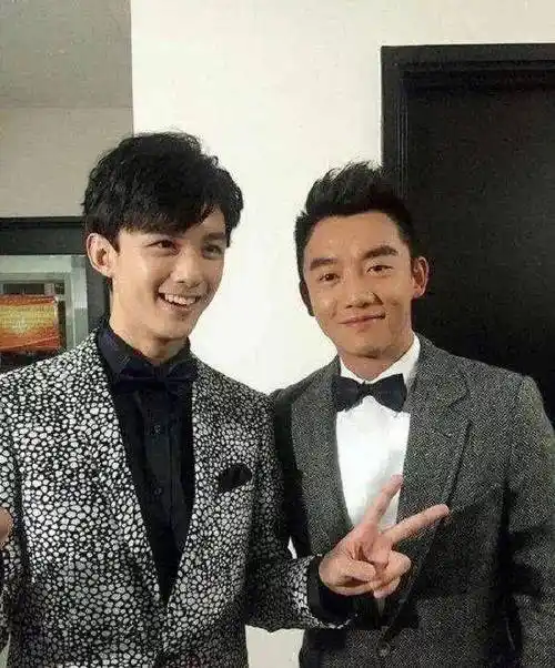 原来他们早就认识_吴磊_小时候_何炅