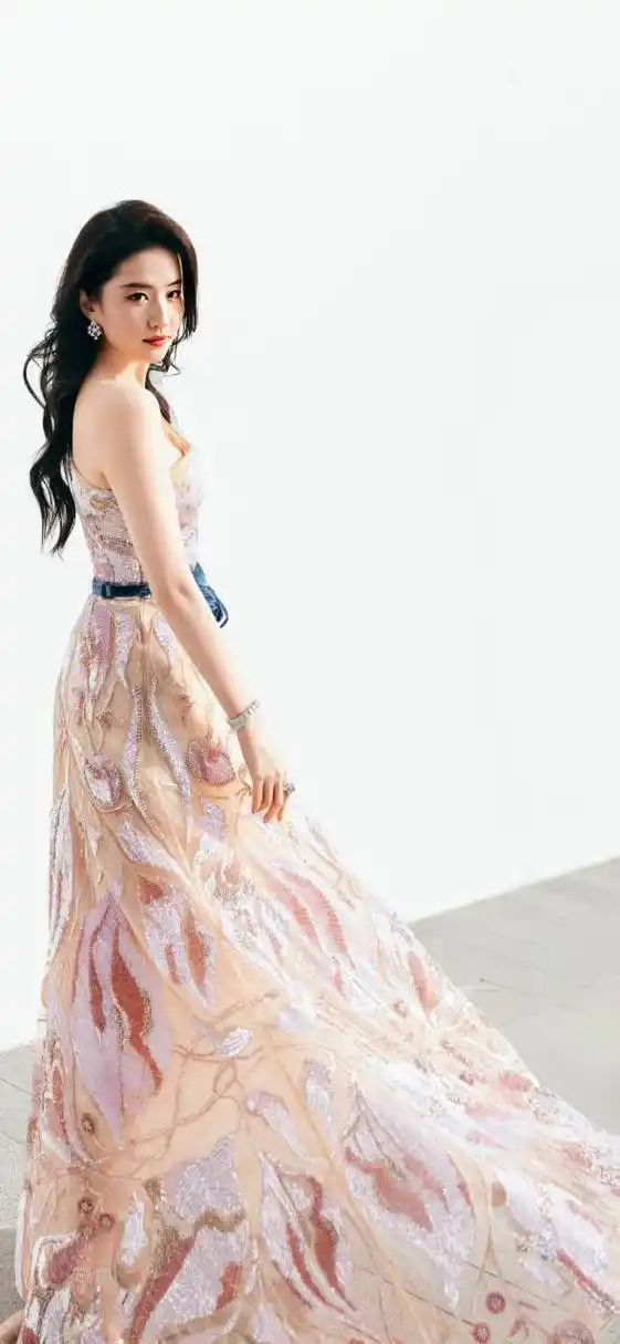 刘亦菲和古力娜扎两位女神的同框