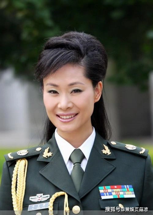 55岁于文华近照曝光皮肤紧致身材好两任丈夫均是人生贵人