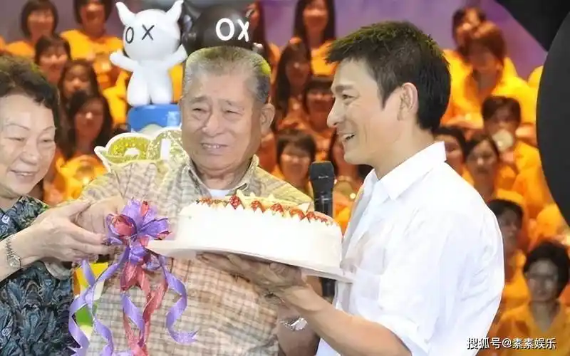 刘德华父亲去世,20年前患膀胱癌,年轻时候开的士养家_家人_华仔_刘父