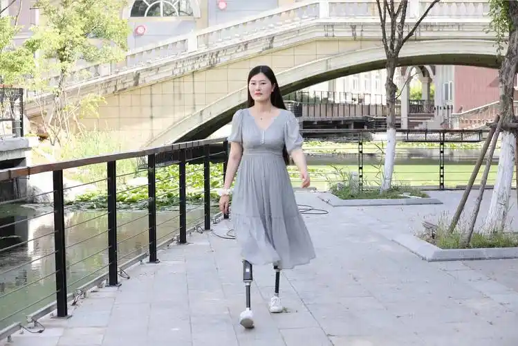 残肢肌力的强弱对于日后熟练控制假肢尤为重要,因此,截肢手术后应尽快