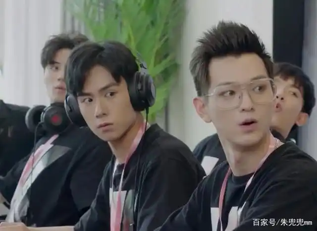 亲爱的热爱的,kk队长吴白,一直坚持自己的梦想,同时也是个痴汉