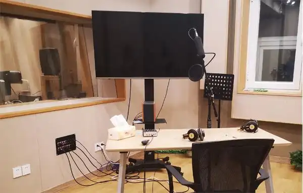 "光合积木"配音工作室录音间.摄影/本刊记者 仇广宇