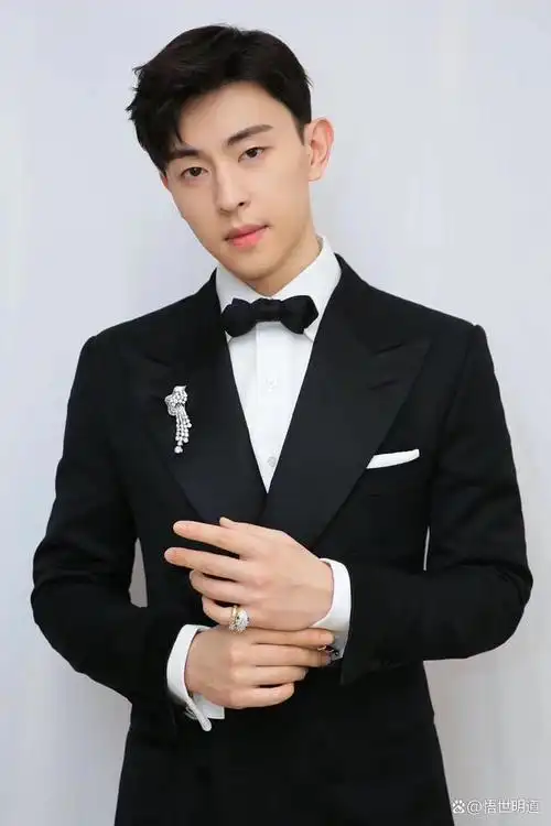 邓伦,1992年10月21日出生于河北省石家庄,毕业于上海戏剧学院11级表演