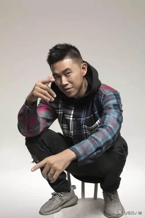 生活杂谈 > 文章详情在2月初与3月底,每日人物对欧阳靖进行两次电话