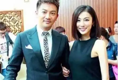 苏有朋妻子正面照被扒终于知道看不上林心如的原因了