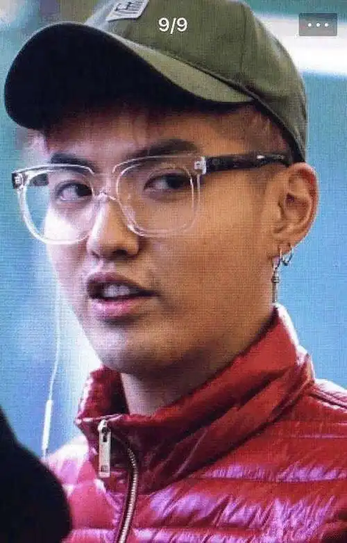 首先要说的就是吴亦凡啦,曾经和张艺兴等人在一个组合的吴亦凡,单飞